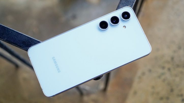So sánh giá với Galaxy S25 và Galaxy A56
